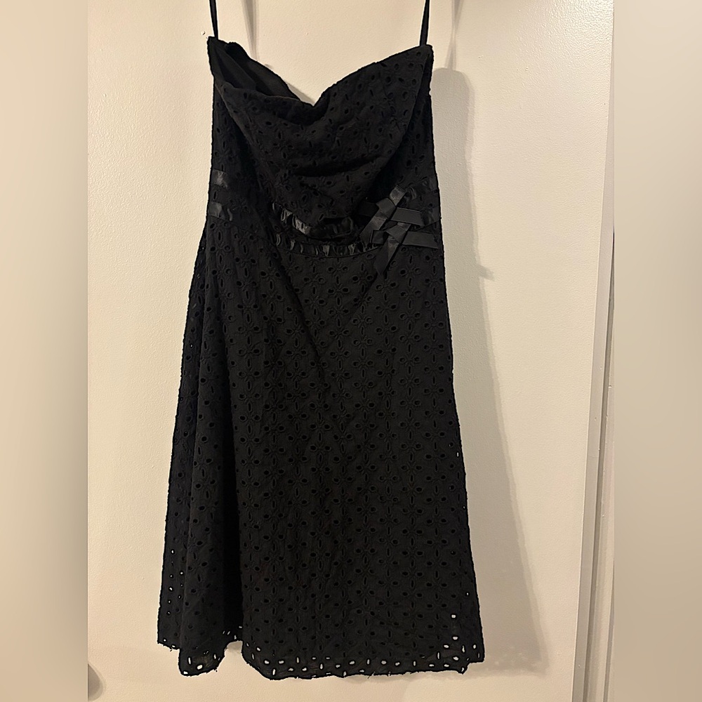 Adorable black lace, strapless dress